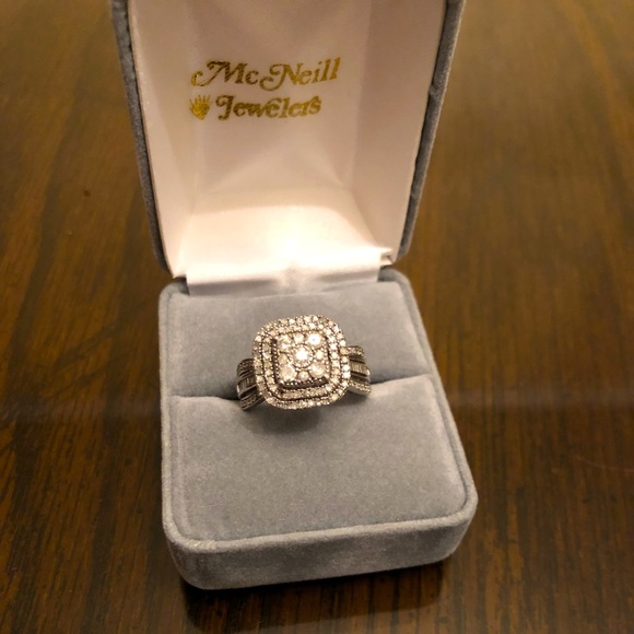 1 Carret diamond ring. Size 7 too small for me - Picture 1 of 6